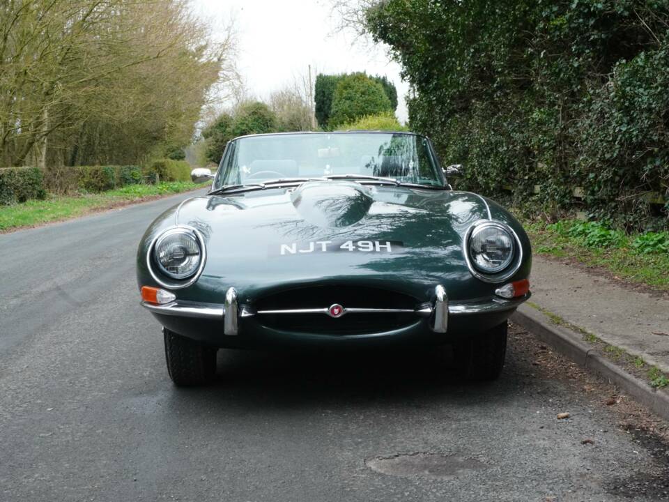 Image 20/25 de Jaguar E-Type (1970)