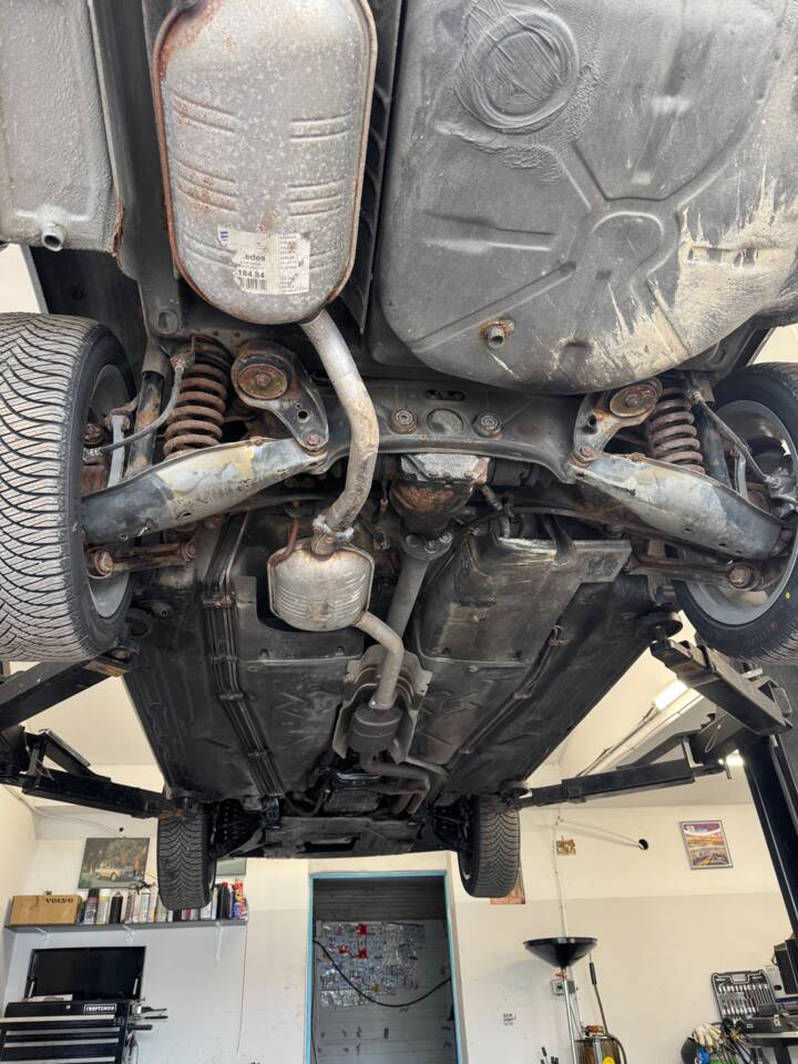 Image 11/32 of Mercedes-Benz 230 E (1987)