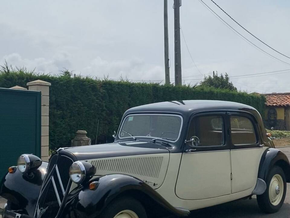 Image 2/6 of Citroën Traction Avant 11 BL (1953)