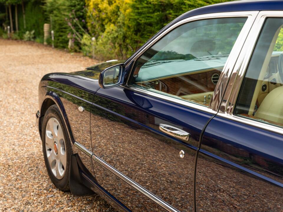 Image 26/37 of Bentley Arnage R (2002)