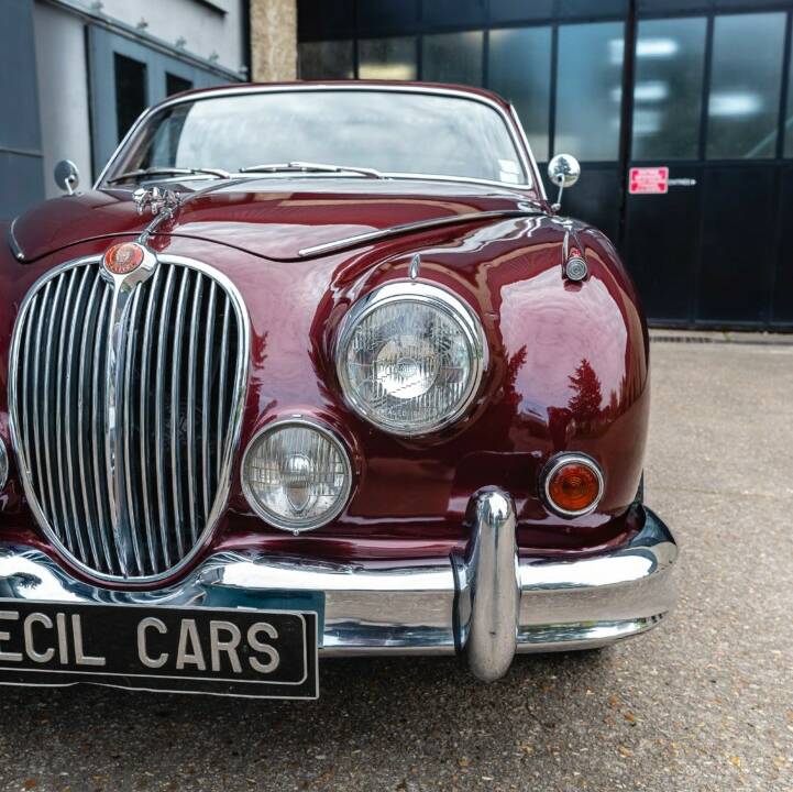 Image 12/49 of Jaguar Mk II 3.4 (1967)