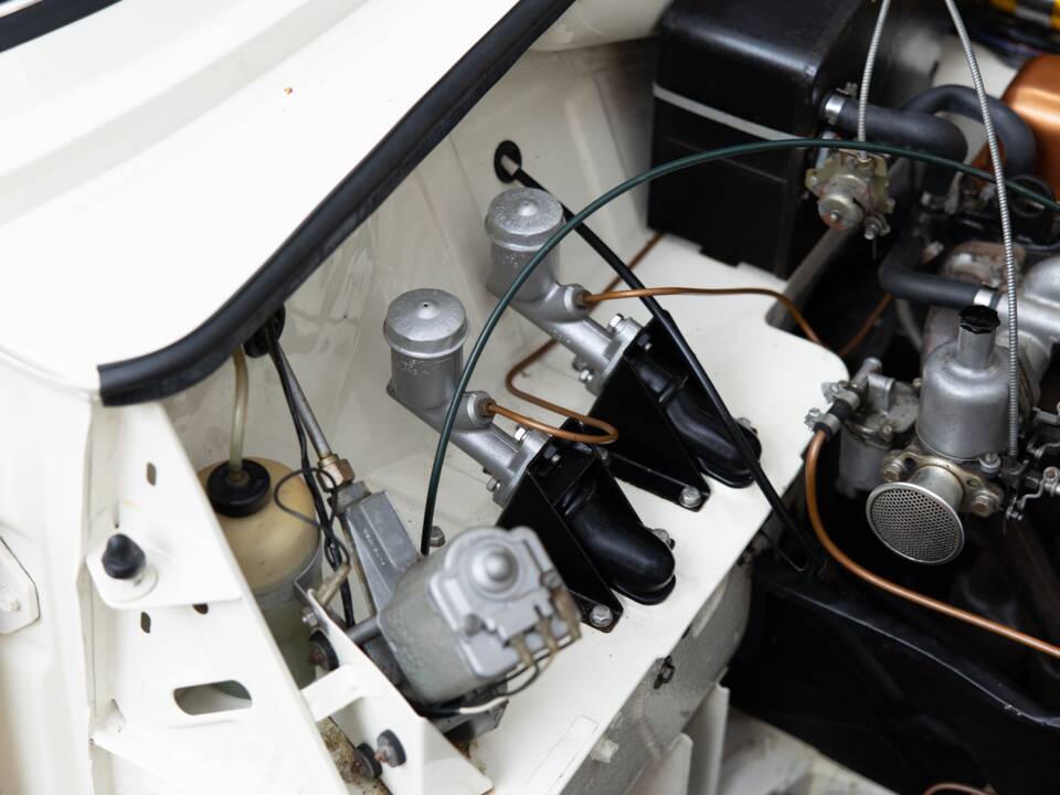 Image 38/50 of Triumph Herald 1200 (1967)