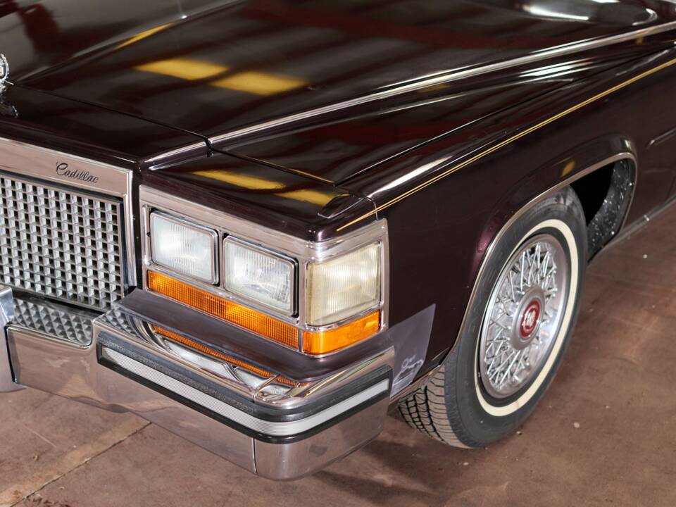 Image 25/58 of Cadillac Brougham Elegance (1988)