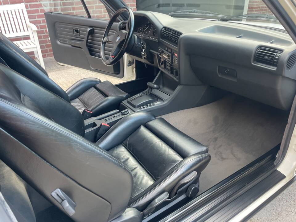 Bild 7/20 von BMW 325i (1989)