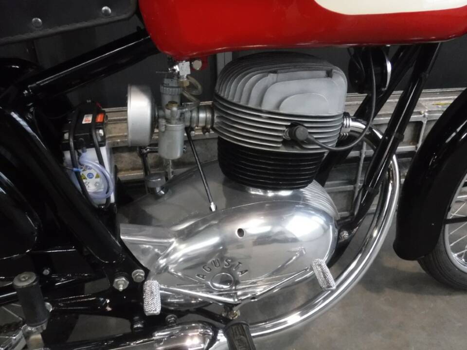 Image 13/22 of MV Agusta DUMMY (1960)