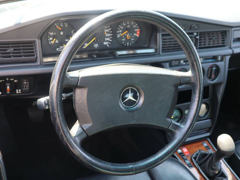 Immagine 12/50 di Mercedes-Benz 190 E 2.3-16 (1986)