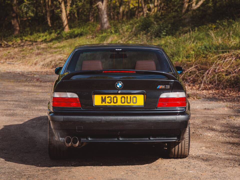 Immagine 11/37 di BMW M3 (1997)