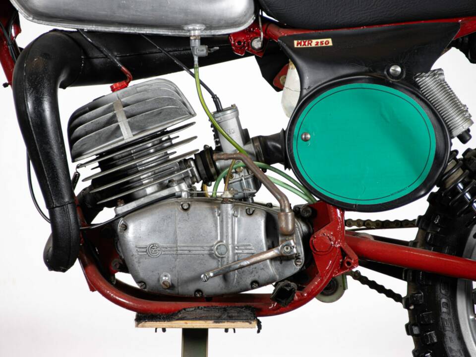 Image 12/38 of CZ 250 Moto Cross (1970)