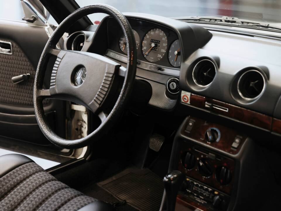 Image 19/36 of Mercedes-Benz 280 CE (1979)