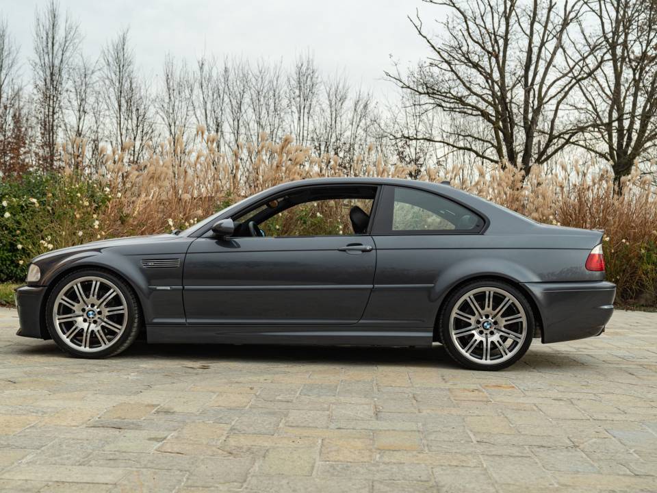 Image 11/50 of BMW M3 (2002)