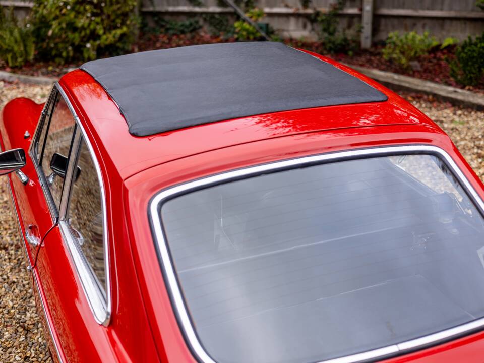 Image 18/39 de MG MGB GT (1972)