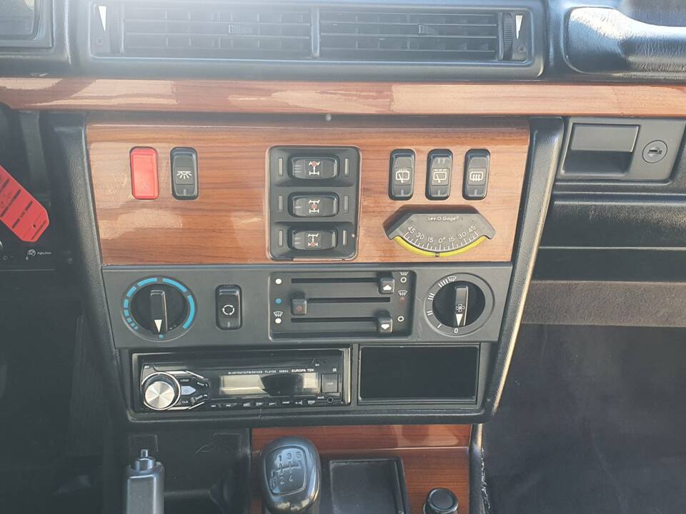 Bild 20/28 von Mercedes-Benz 230 GE (kurz) (1993)