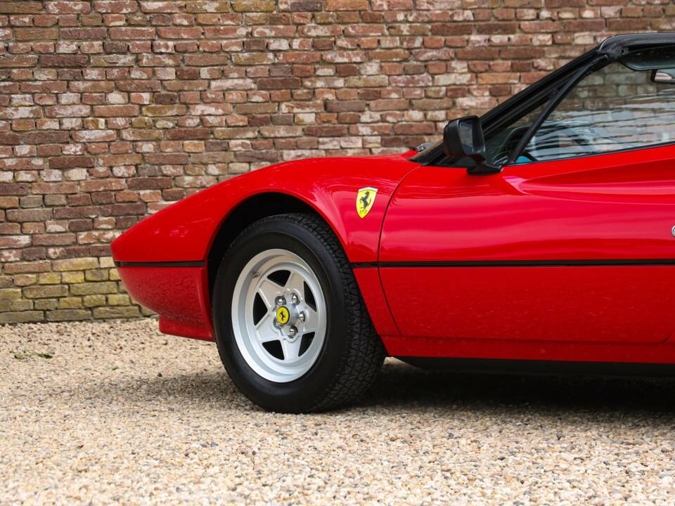 Image 41/50 de Ferrari 308 GTSi (1981)