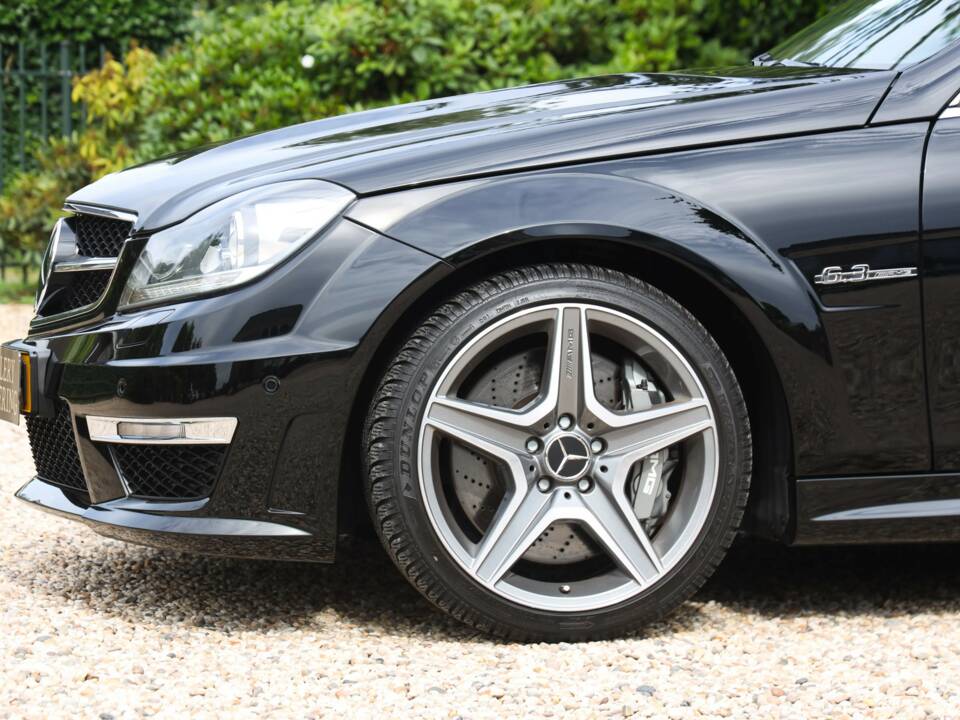 Image 13/50 of Mercedes-Benz C 63 AMG (2012)