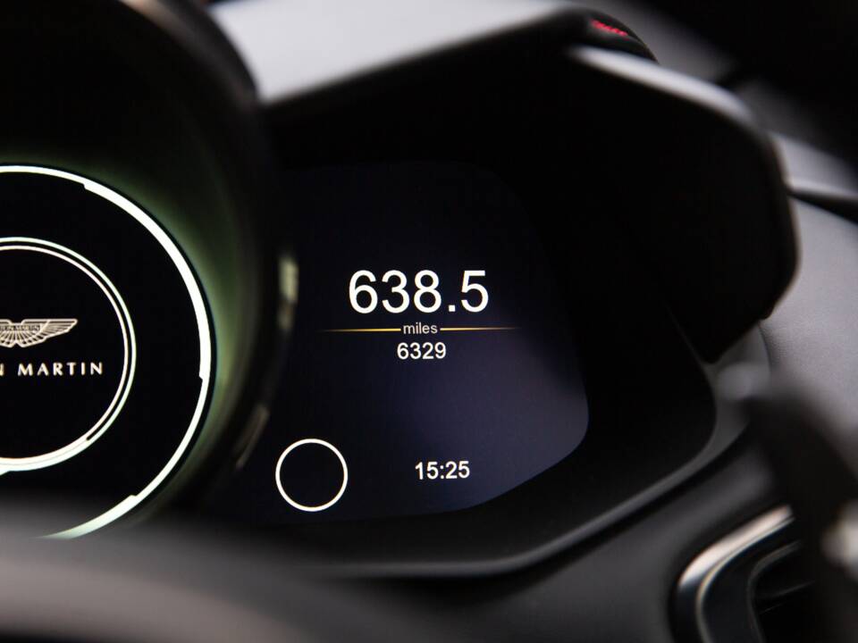 Immagine 10/84 di Aston Martin DBS 770 Ultimate Volante (2023)