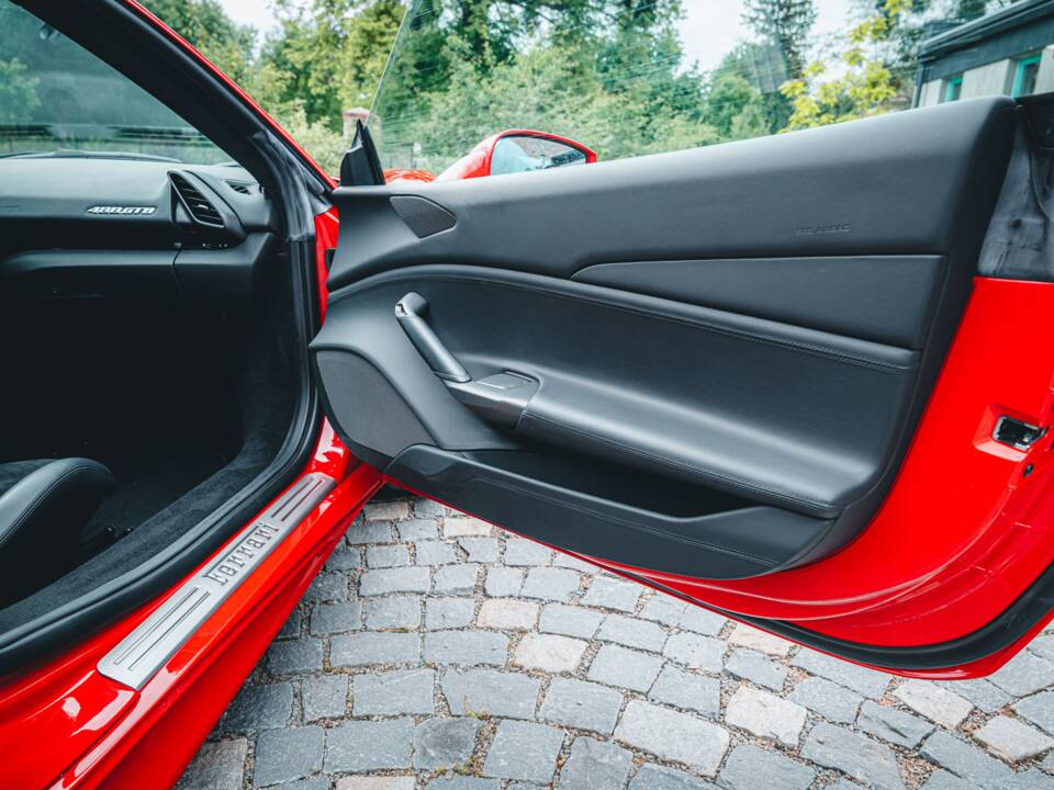 Image 42/56 of Ferrari 488 GTB (2020)