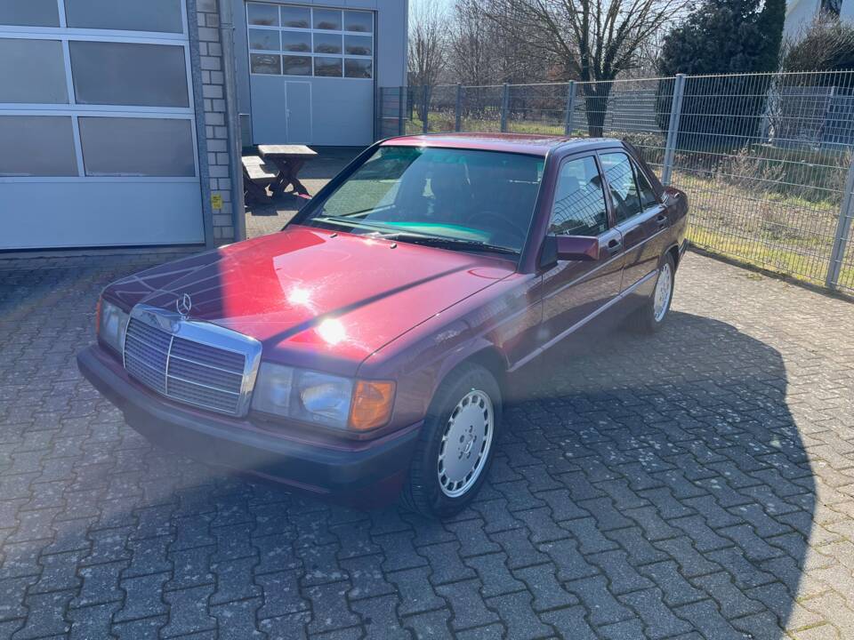 Imagen 16/17 de Mercedes-Benz 190 E 1.8 (1992)