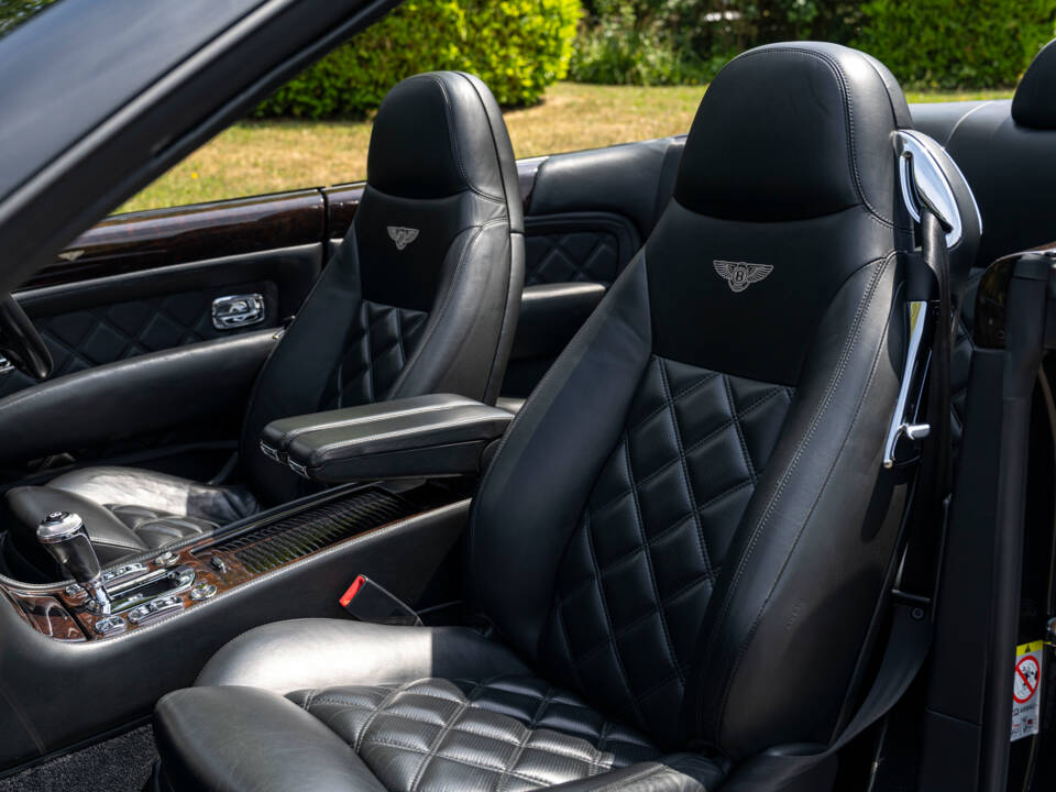 Image 26/31 of Bentley Azure T (2009)