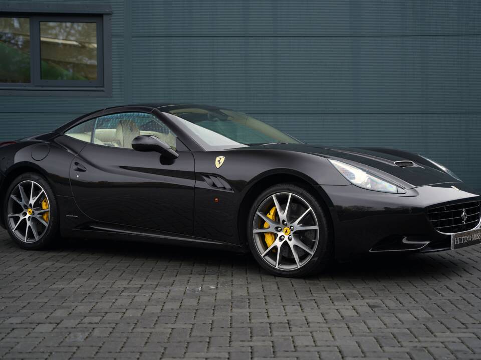 Imagen 22/50 de Ferrari California (2011)