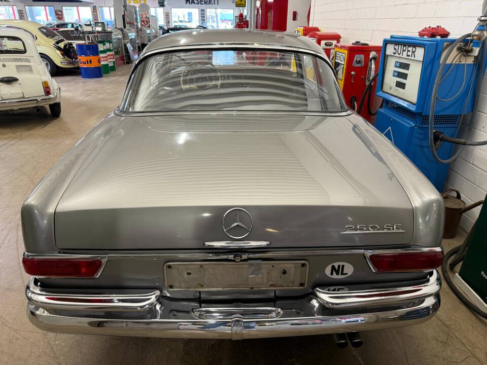 Image 16/18 of Mercedes-Benz 250 SE (1967)