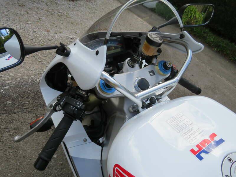 Bild 8/42 von Honda VTR 1000 SP2 (2002)