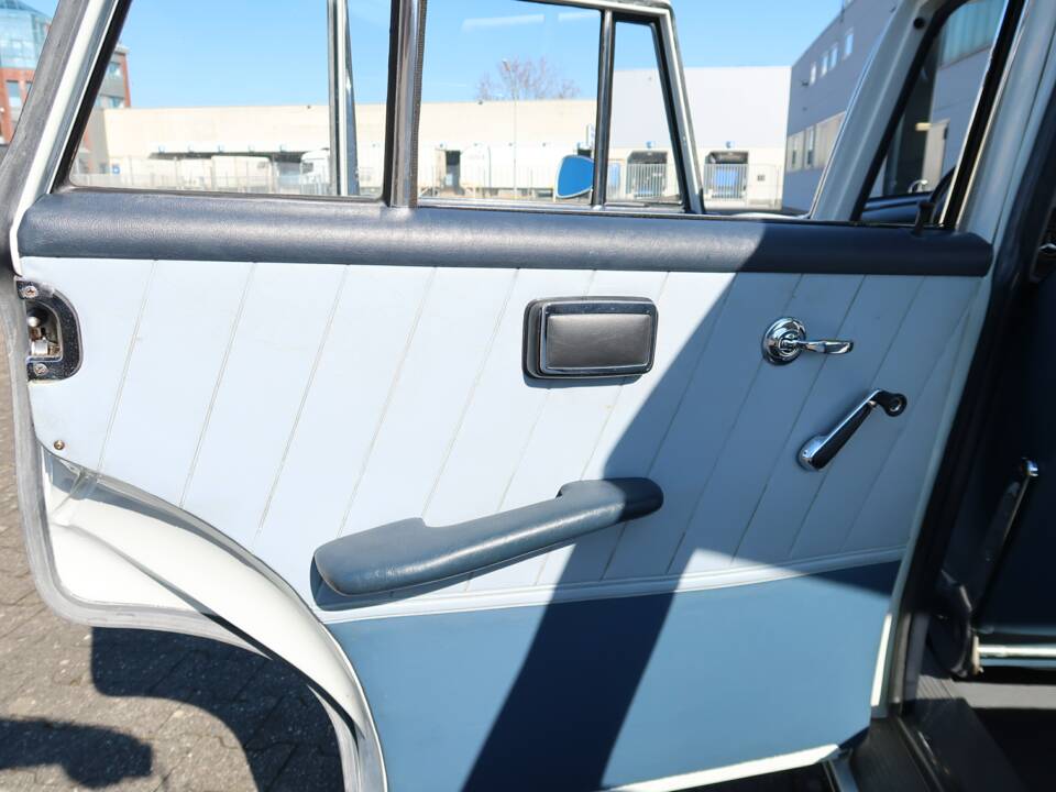 Image 13/50 of Mercedes-Benz 220 b (1965)