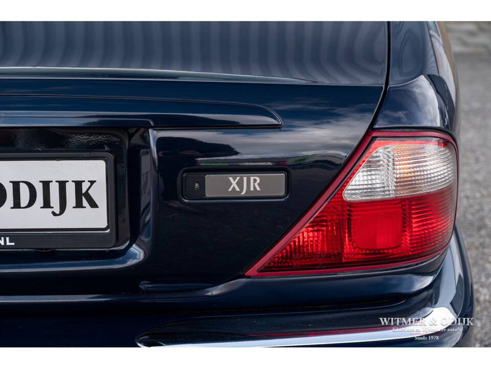 Image 17/31 of Jaguar XJR 4.0 (1999)