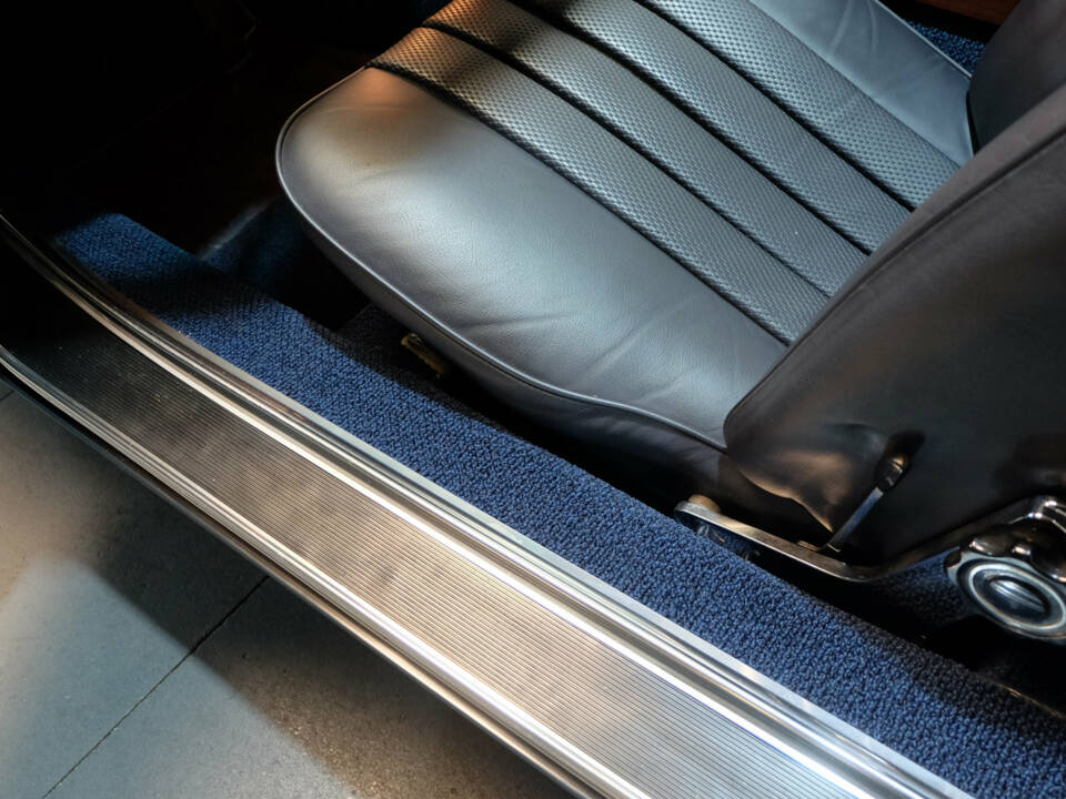 Image 27/36 of Mercedes-Benz 280 SL (1969)