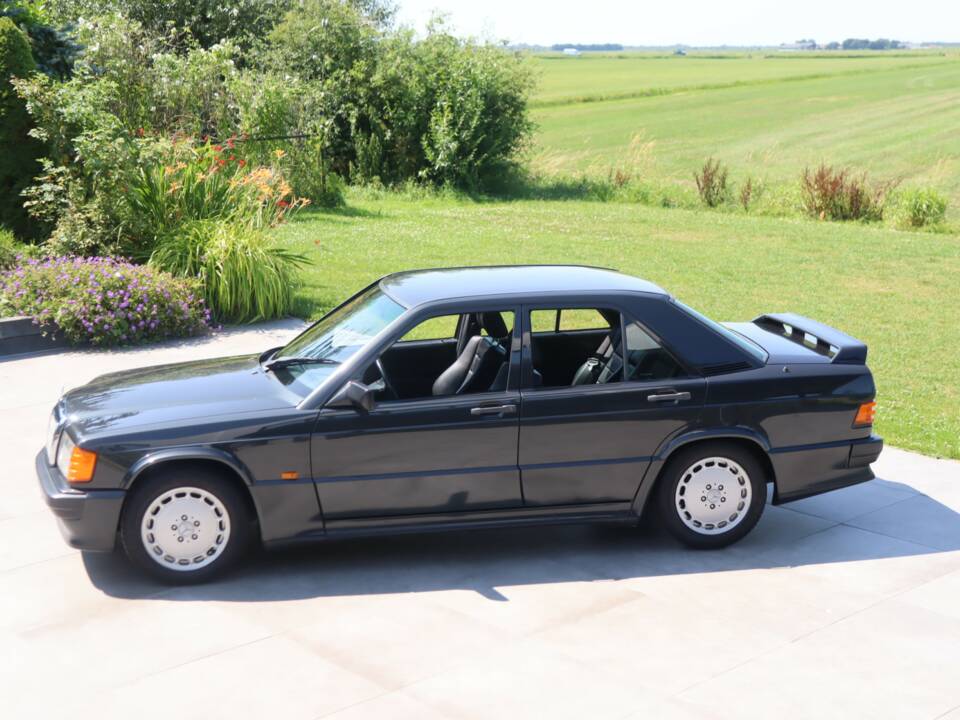 Immagine 24/50 di Mercedes-Benz 190 E 2.3-16 (1986)