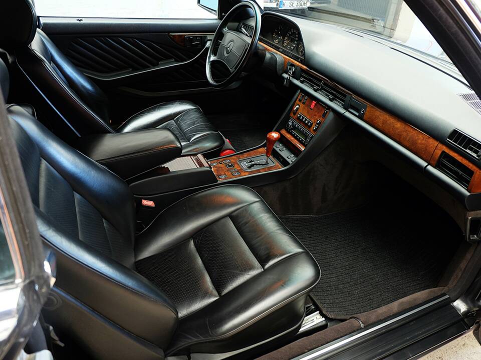 Image 14/79 of Mercedes-Benz 560 SEC (1991)