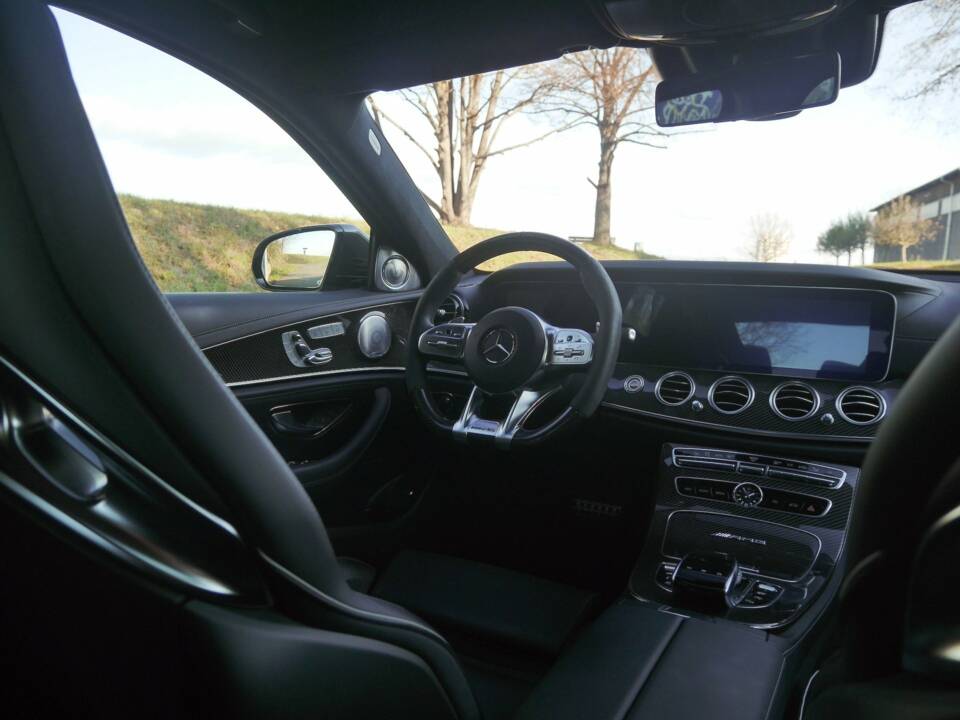 Image 11/33 of Mercedes-Benz AMG E 63 S 4MATIC+ (2019)