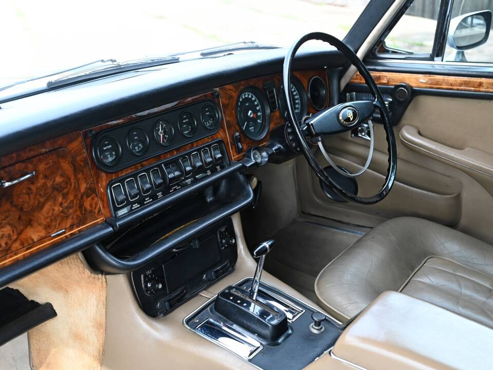 Afbeelding 4/21 van Daimler Double Six Vanden Plas (1973)