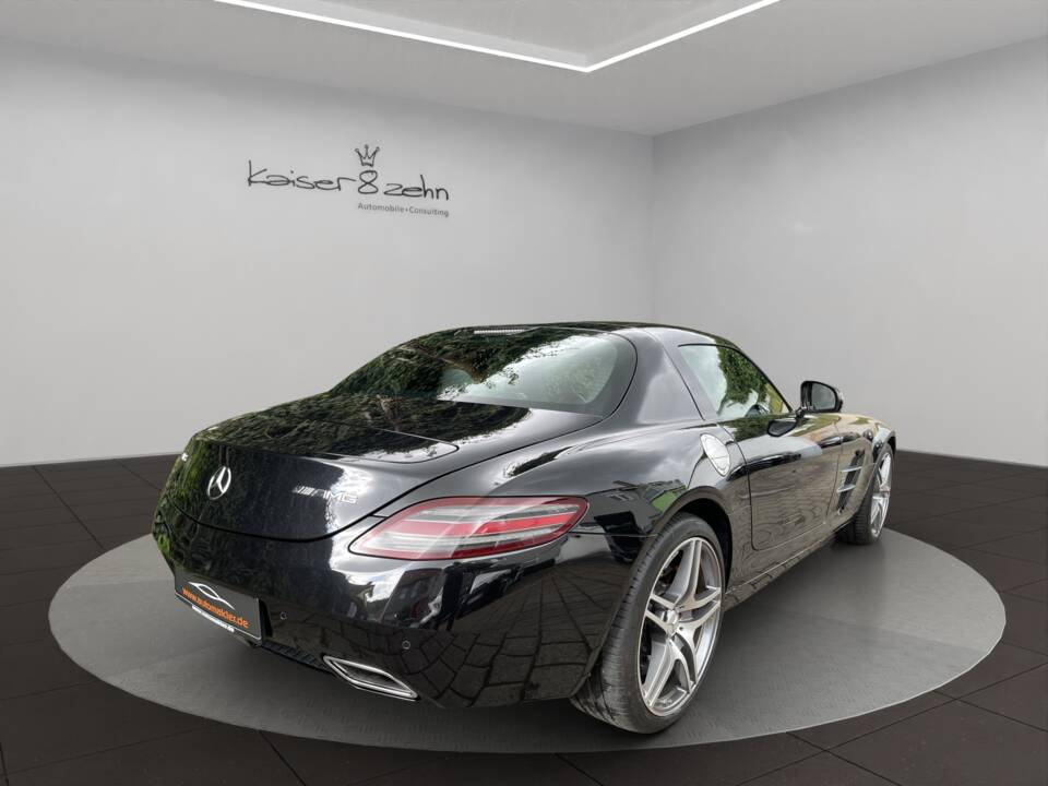 Image 8/16 of Mercedes-Benz SLS AMG (2011)