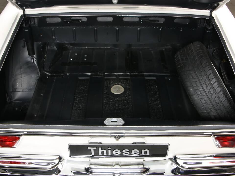Image 23/27 of Mercedes-Benz 300 SE (1967)