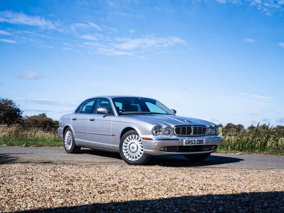 Image 12/50 of Jaguar XJ 8 4.2 (2003)