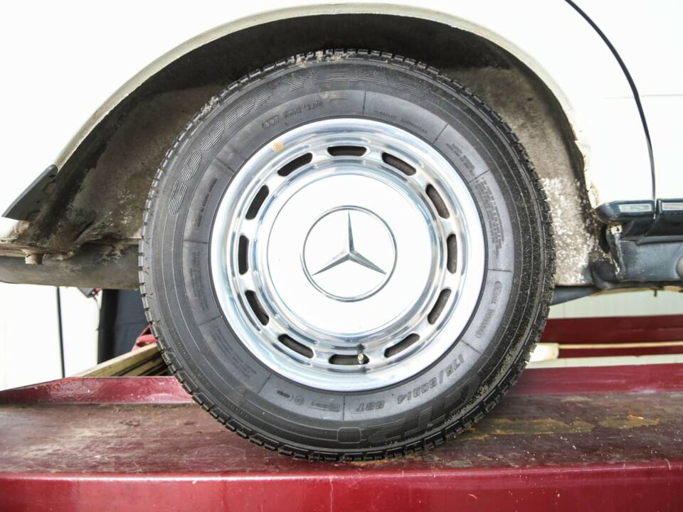 Image 49/50 of Mercedes-Benz 300 D (1980)