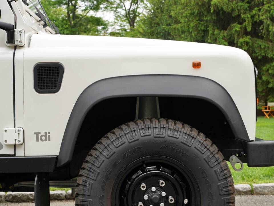 Image 54/96 of Land Rover Defender 90 (1995)