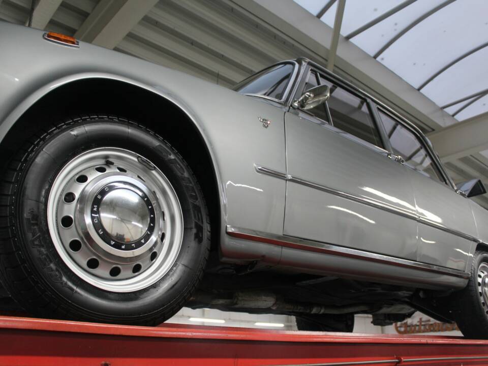Afbeelding 19/50 van Alfa Romeo Giulia 1600 S (1968)