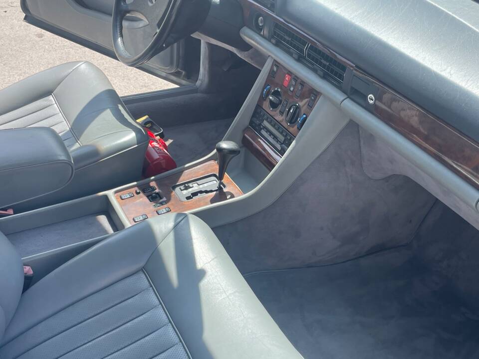 Immagine 7/10 di Mercedes-Benz 420 SE (1989)