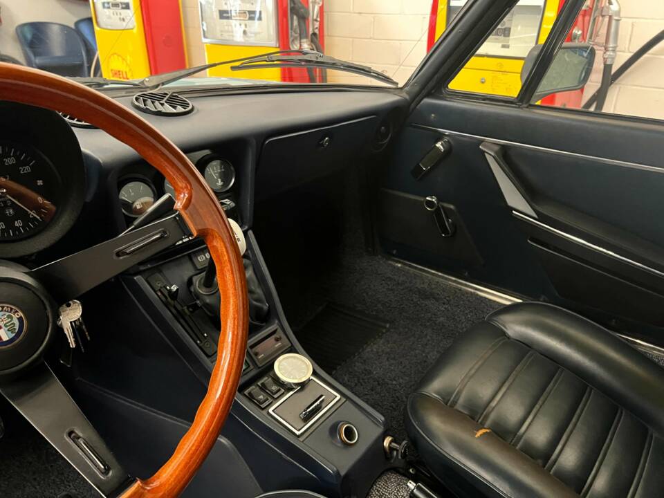 Immagine 9/20 di Alfa Romeo 2.0 Spider (1983)