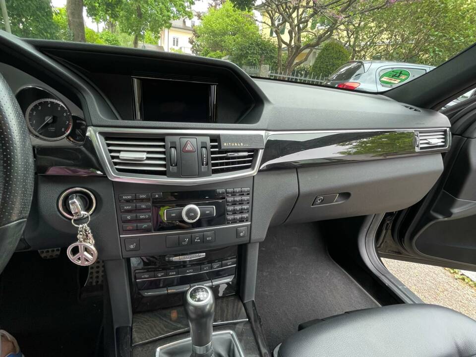 Bild 13/16 von Mercedes-Benz E 200 Kompressor T (2011)