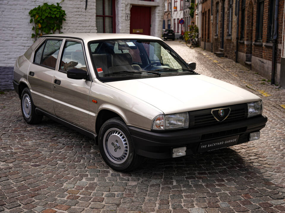 Image 6/39 de Alfa Romeo 33 - 1.3 S (1987)