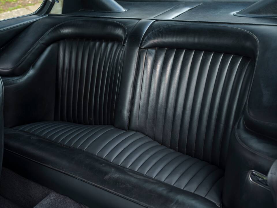 Bild 27/27 von Aston Martin DB 6 Mk II (1971)