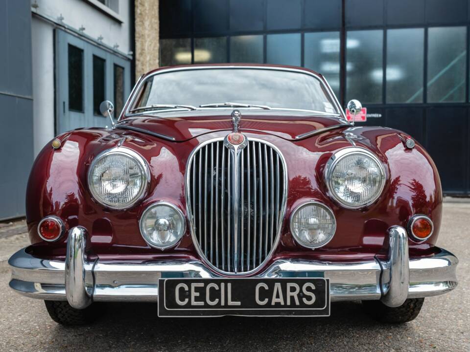 Image 13/49 of Jaguar Mk II 3.4 (1967)