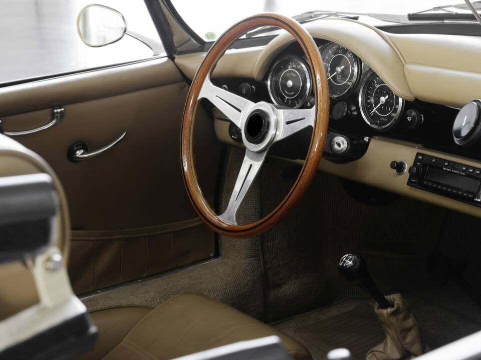 Bild 32/49 von Intermeccanica 356 Roadster 6 (1991)