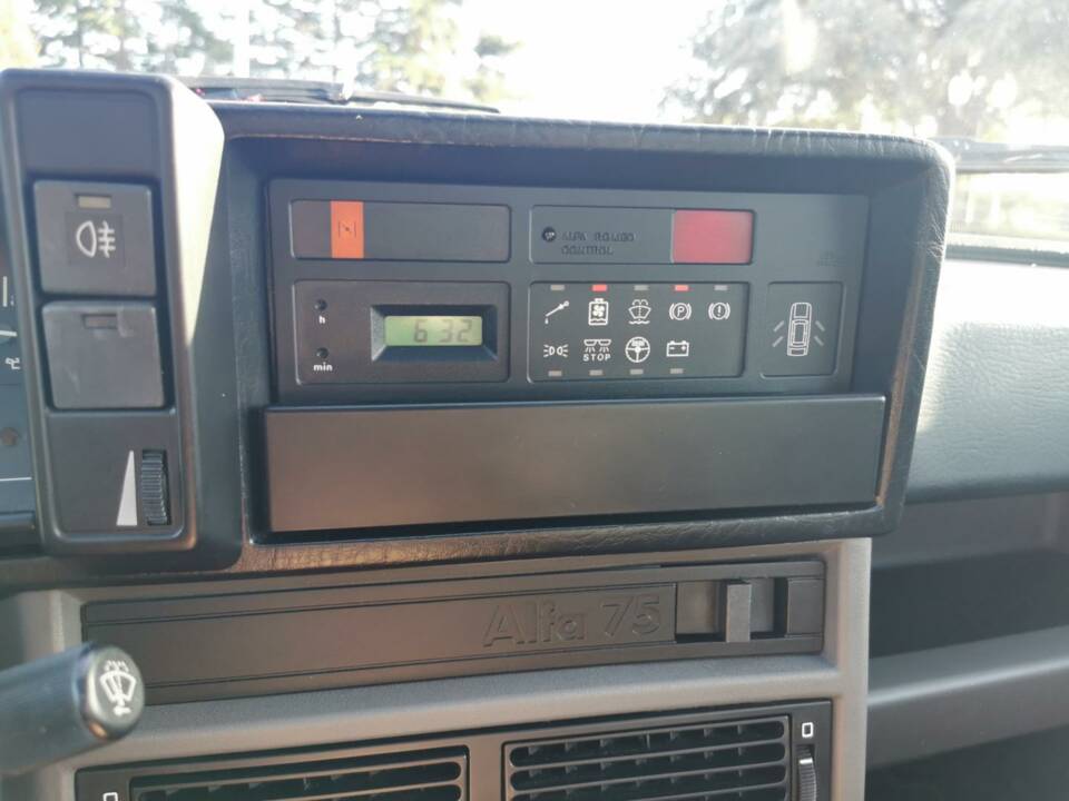 Image 12/45 of Alfa Romeo 75 1.8 (1987)