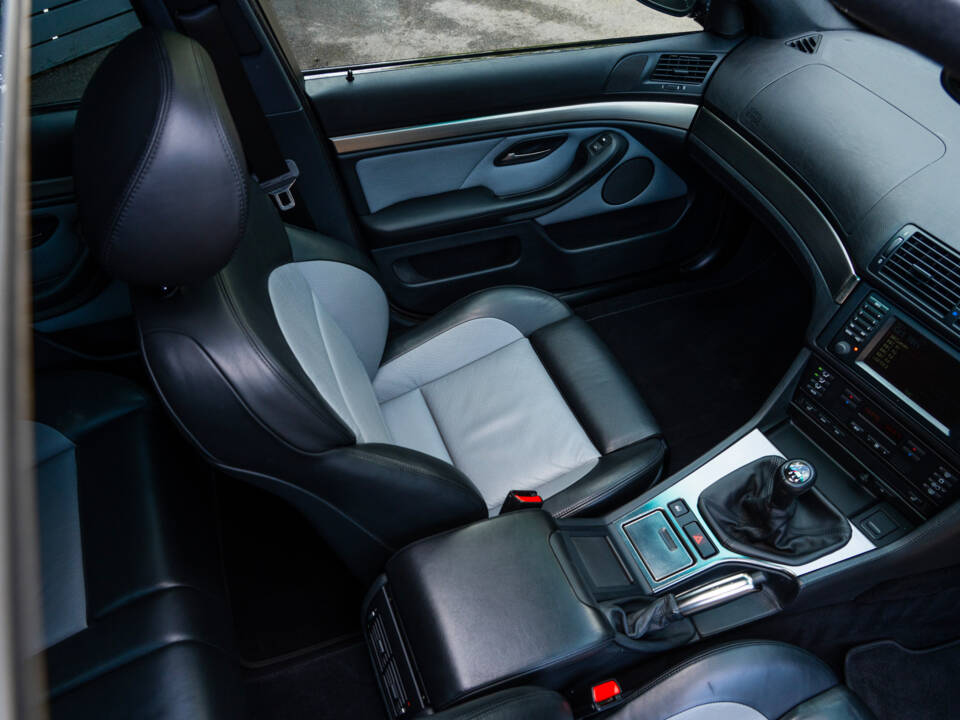 Image 26/56 of BMW M5 (2000)