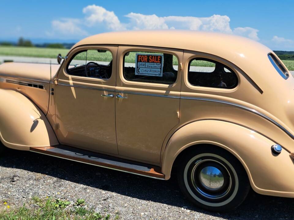 Bild 7/22 von Chrysler Royal Sedan (1938)