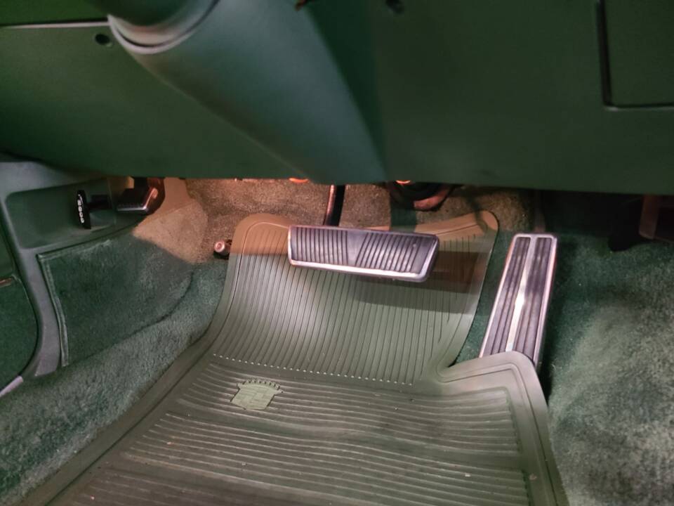 Image 12/18 of Cadillac Sedan DeVille (1971)