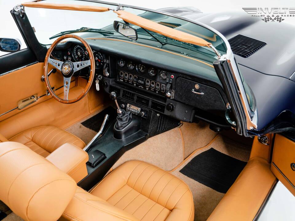 Image 17/18 de Jaguar Type E V12 (1973)